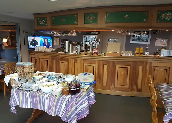 环罗曼 - 阿格诺 - 斯特拉斯堡北餐厅酒店 水贡昂莫德河畔